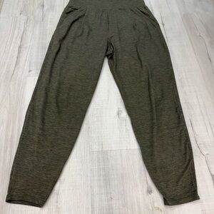 Vuori Heather Green “Oregano” Harem Pants sz M GUC